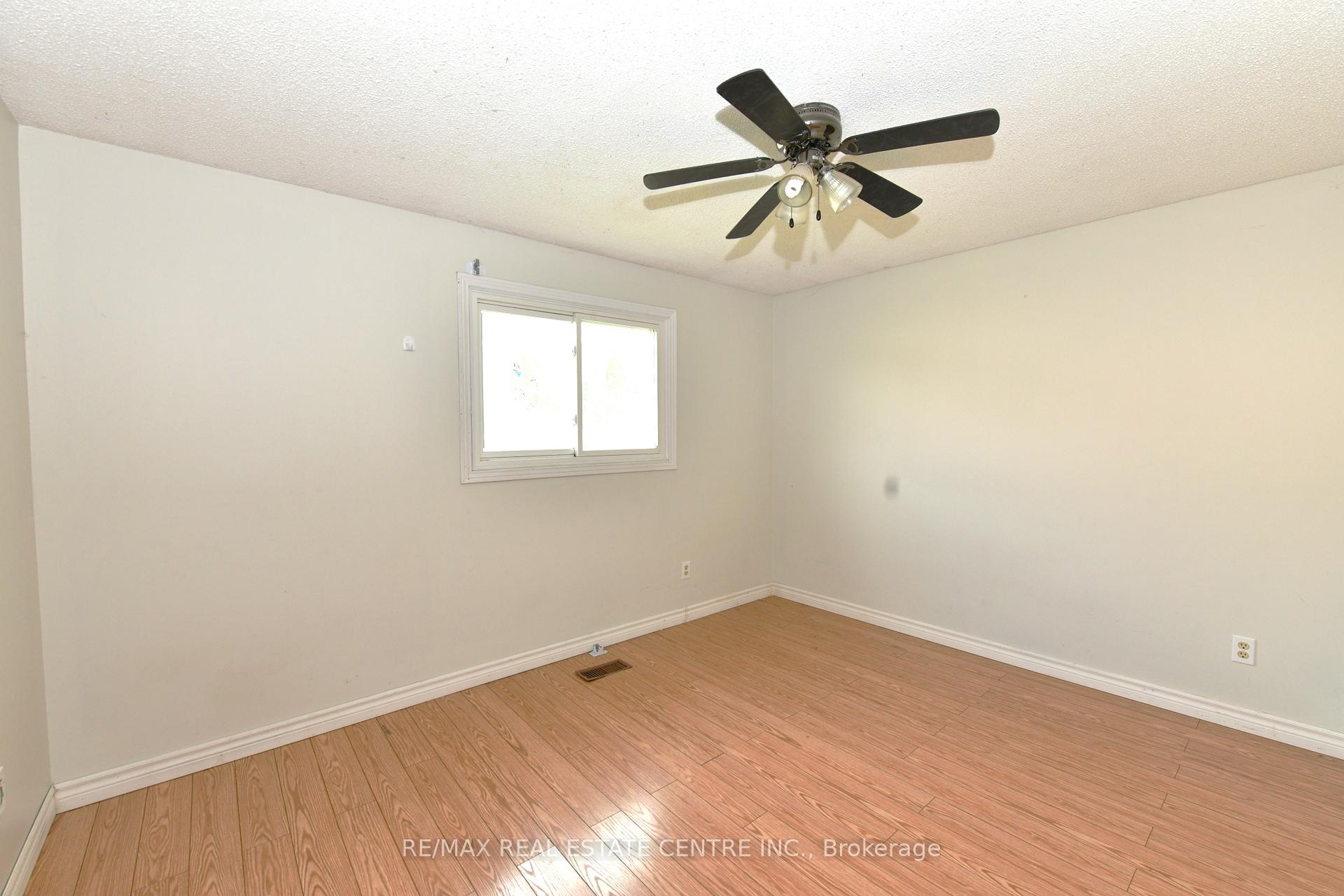 Photo 8 of 30 Casey Drive, Kitchener — HOMEH