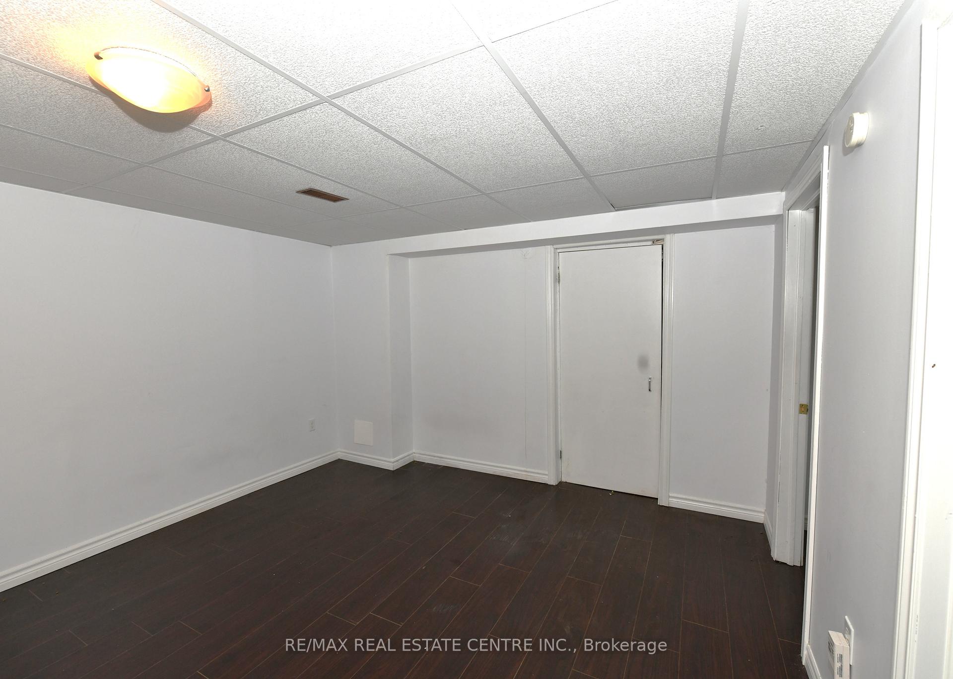 Photo 11 of 30 Casey Drive, Kitchener — HOMEH