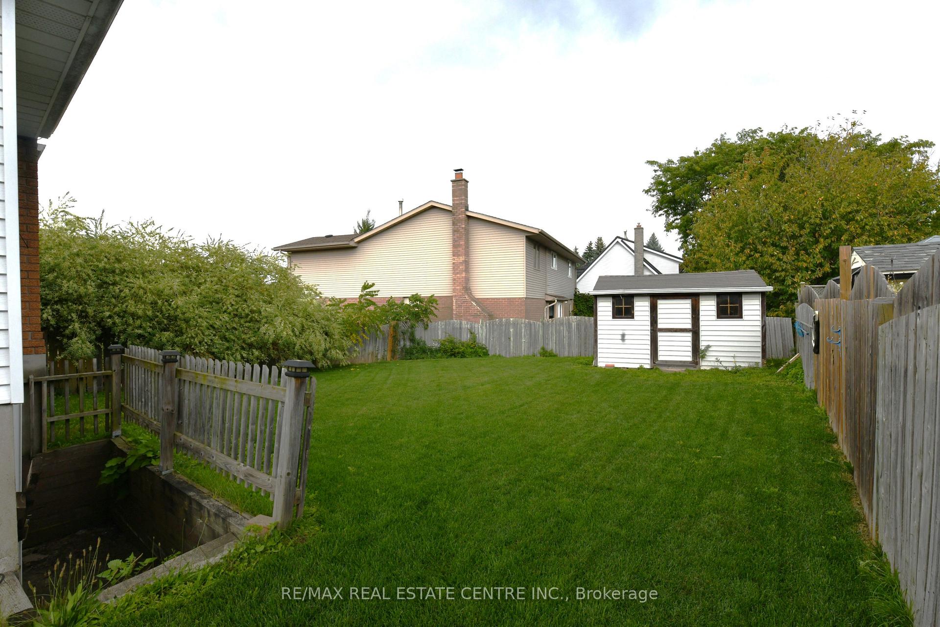 Photo 12 of 30 Casey Drive, Kitchener — HOMEH