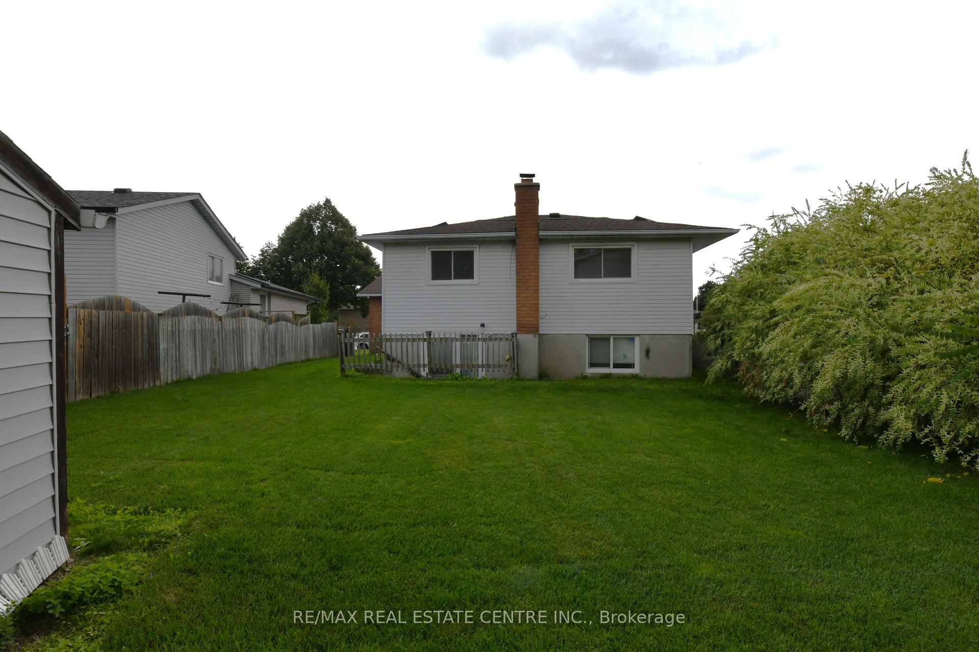 Photo 13 of 30 Casey Drive, Kitchener — HOMEH