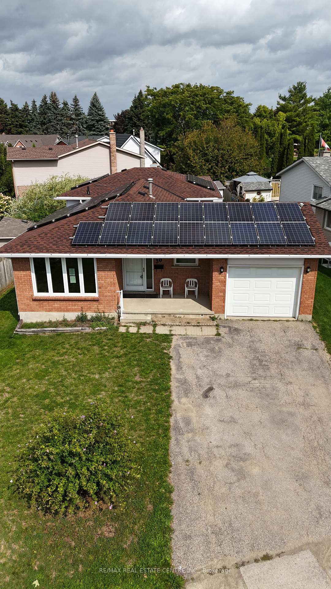 Photo 15 of 30 Casey Drive, Kitchener — HOMEH
