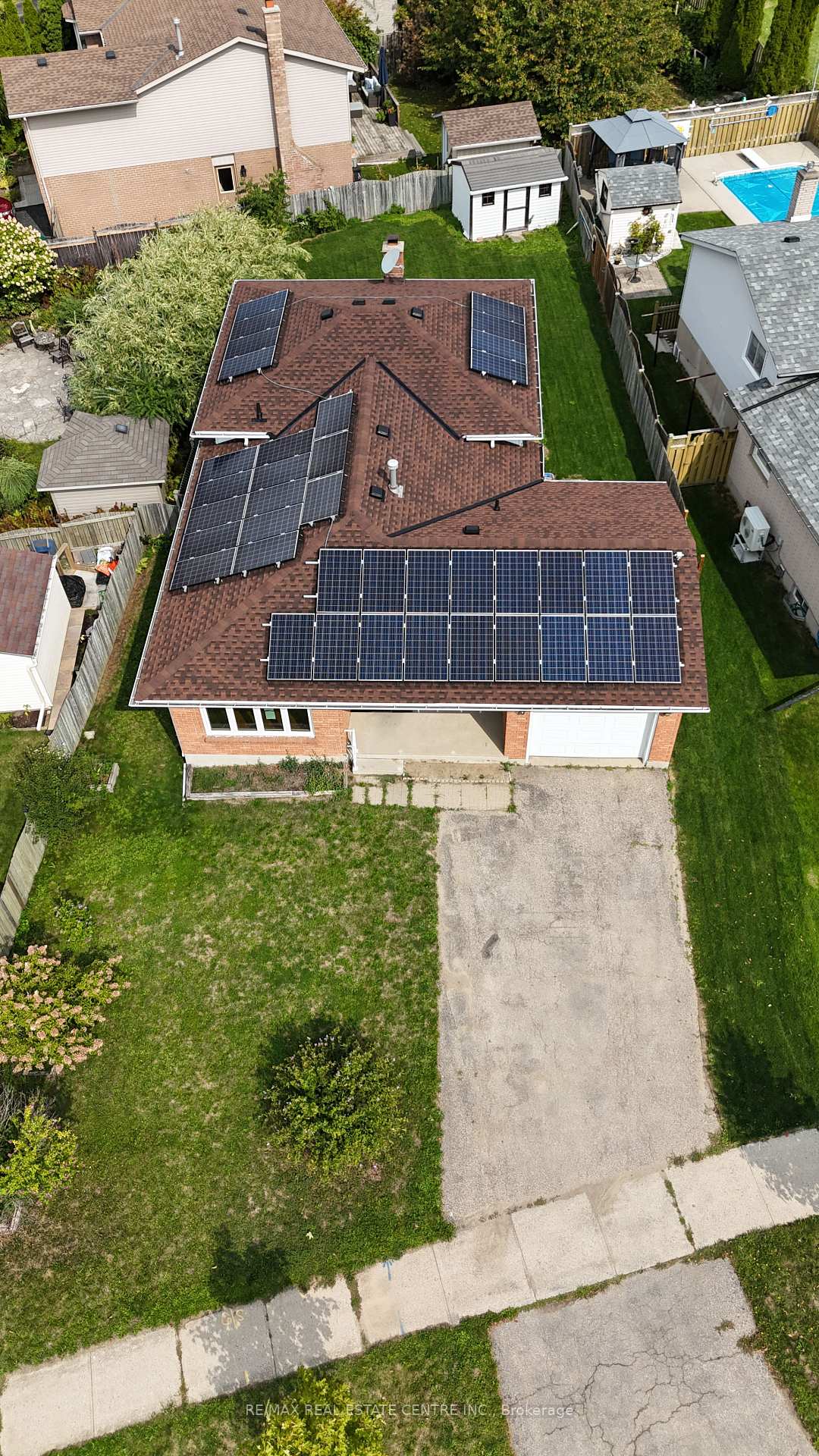 Photo 16 of 30 Casey Drive, Kitchener — HOMEH