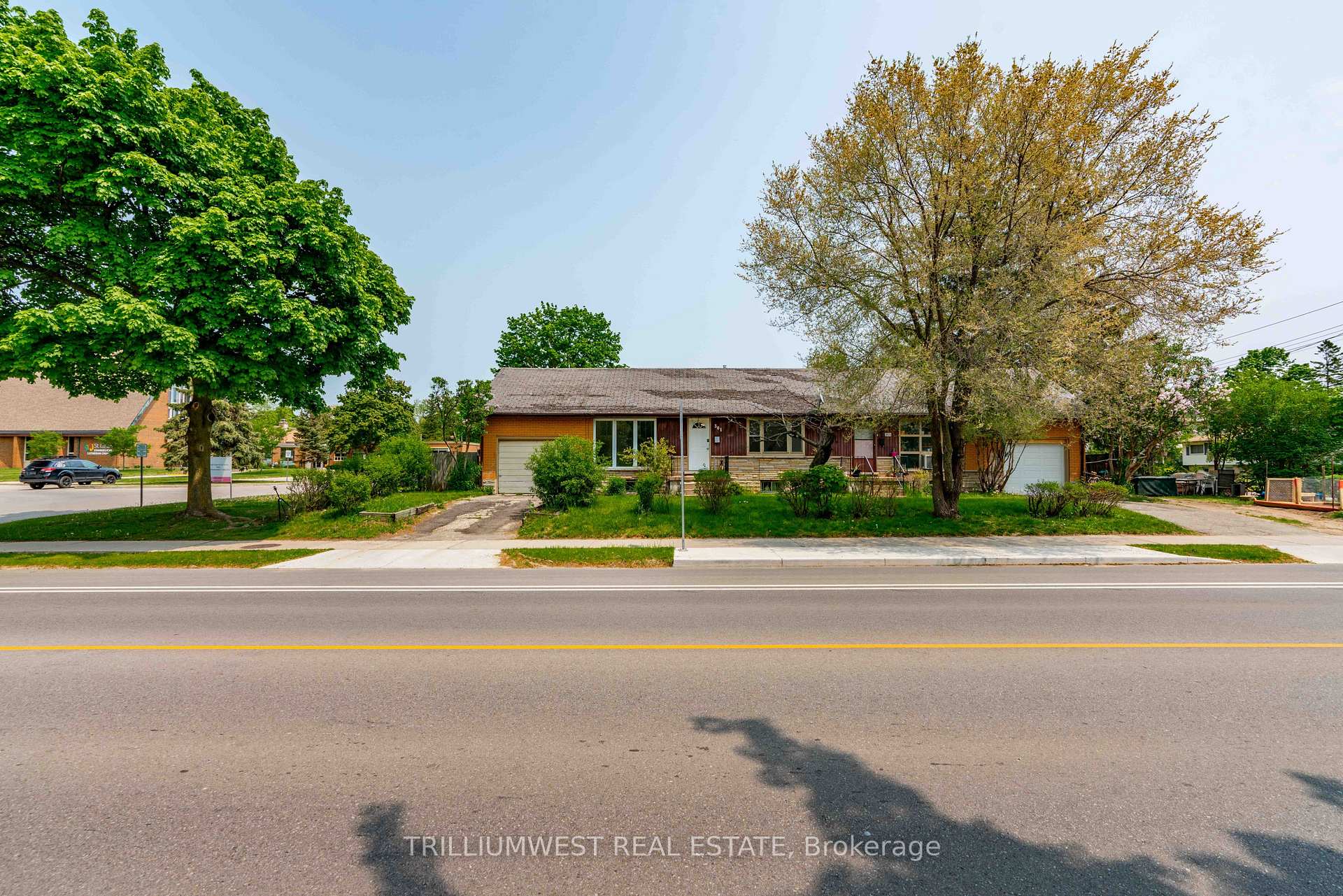 Photo 2 of Unit B, 301 Franklin Street, Kitchener — HOMEH