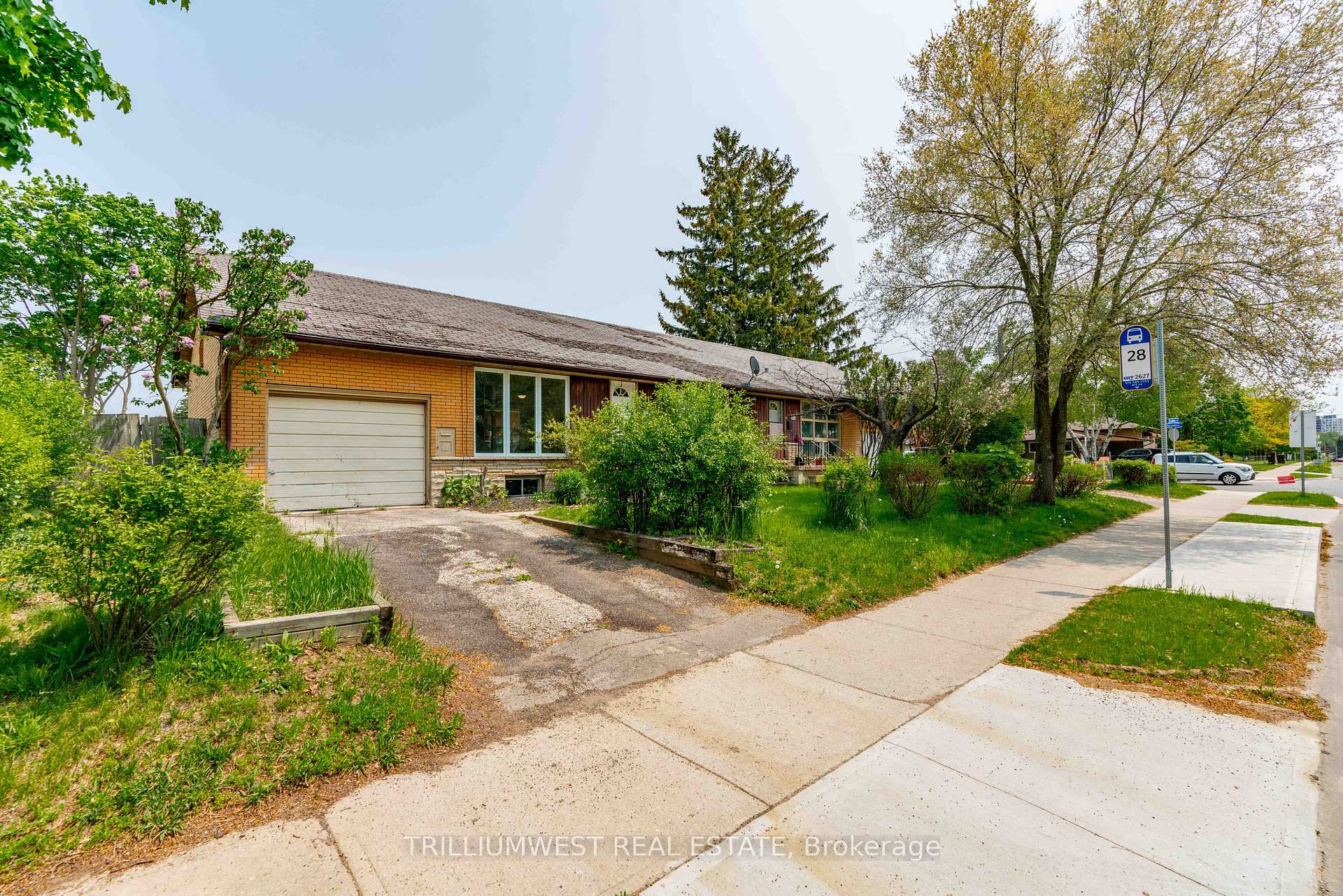 Photo 3 of Unit B, 301 Franklin Street, Kitchener — HOMEH