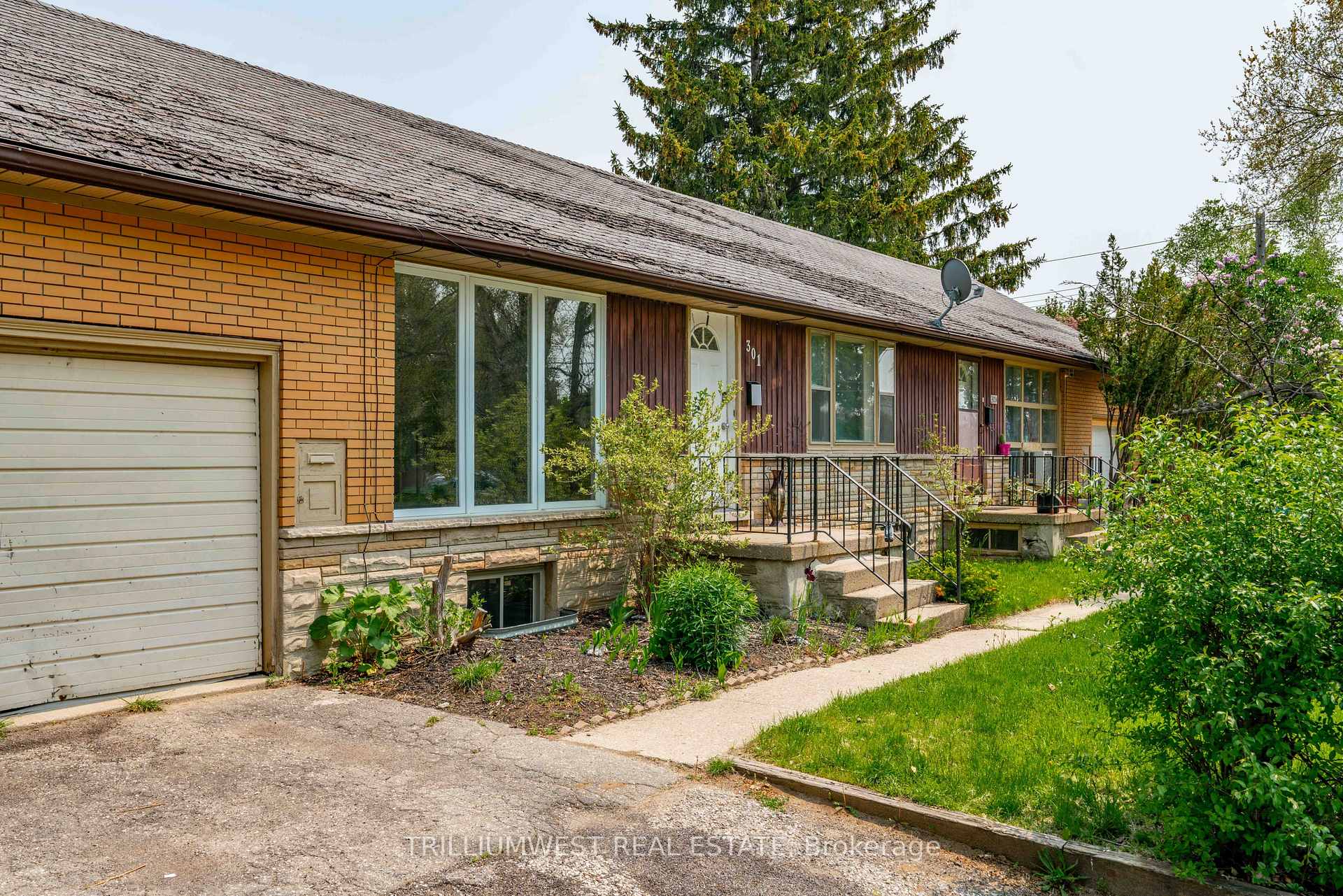 Photo 4 of Unit B, 301 Franklin Street, Kitchener — HOMEH