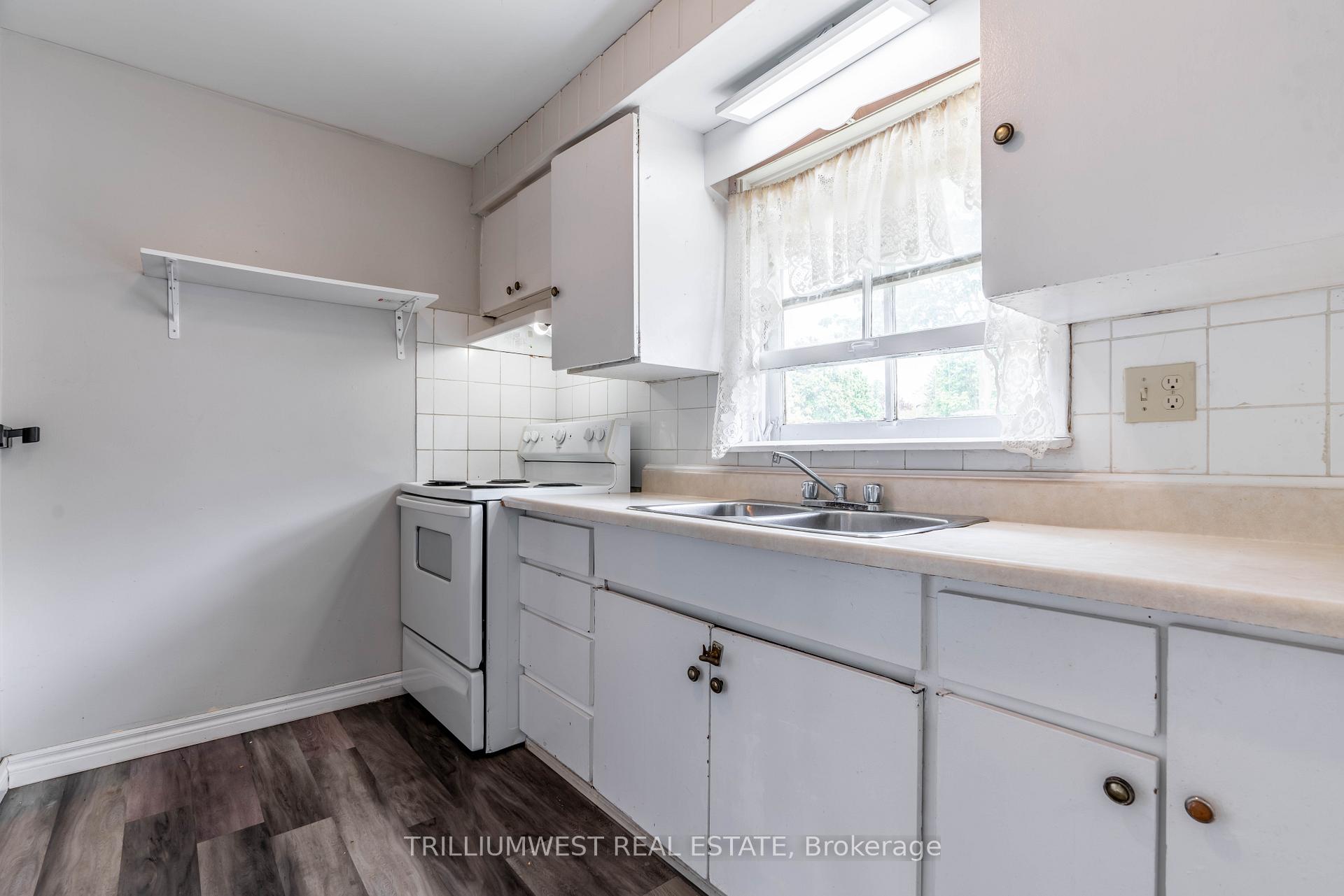 Photo 13 of Unit B, 301 Franklin Street, Kitchener — HOMEH