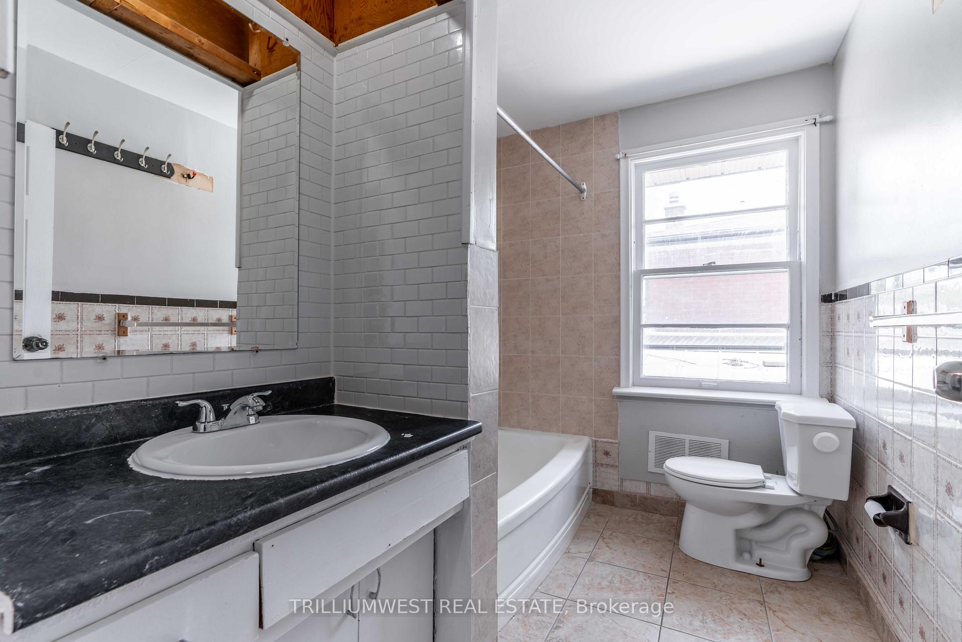 Photo 16 of Unit B, 301 Franklin Street, Kitchener — HOMEH