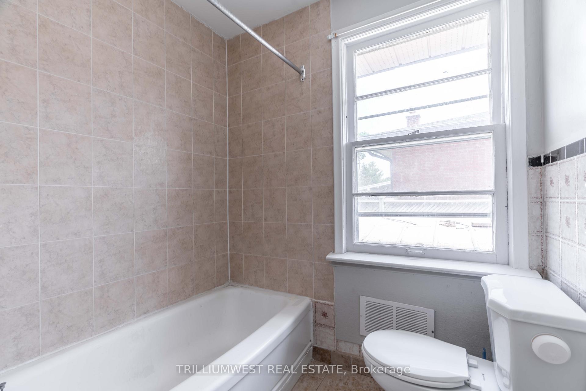 Photo 17 of Unit B, 301 Franklin Street, Kitchener — HOMEH