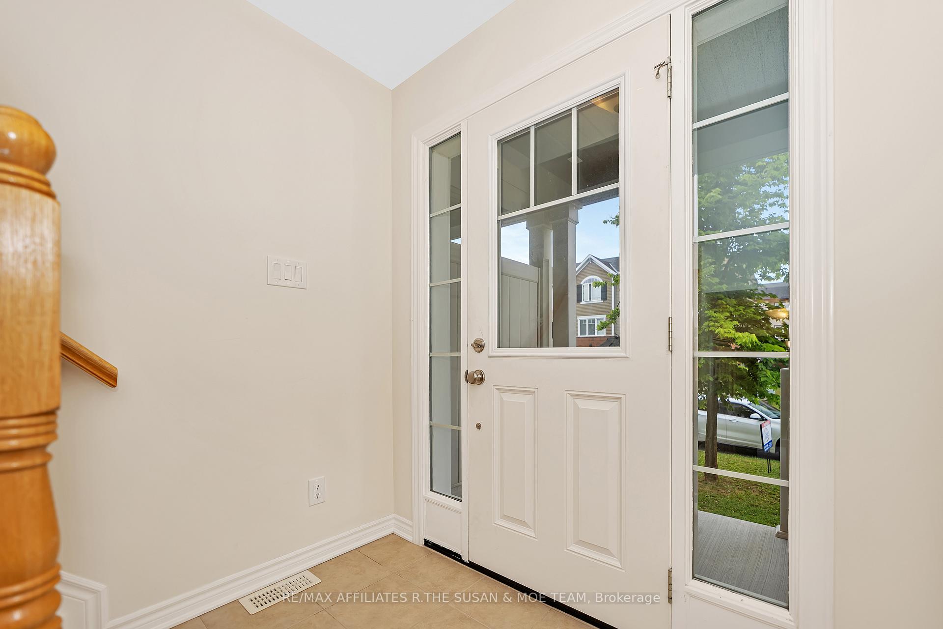 Photo 5 of 503 Coldwater Crescent, Ottawa, Kanata - Emerald Meadows/Trailwest — HOMEH
