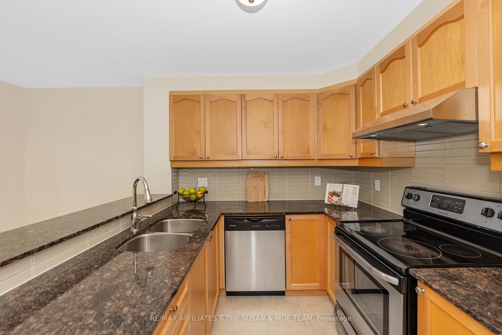 Photo 8 of 503 Coldwater Crescent, Ottawa, Kanata - Emerald Meadows/Trailwest — HOMEH