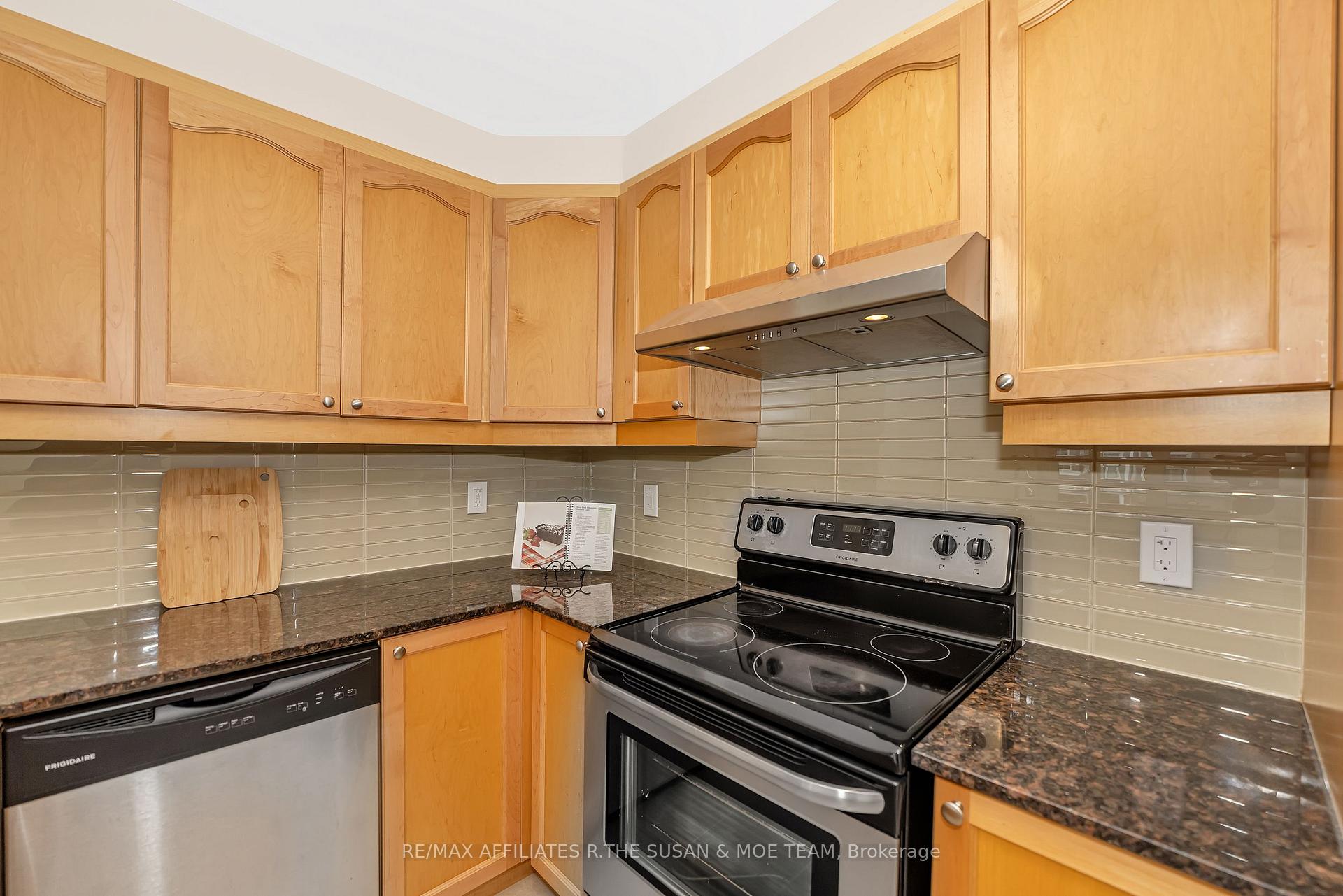 Photo 9 of 503 Coldwater Crescent, Ottawa, Kanata - Emerald Meadows/Trailwest — HOMEH