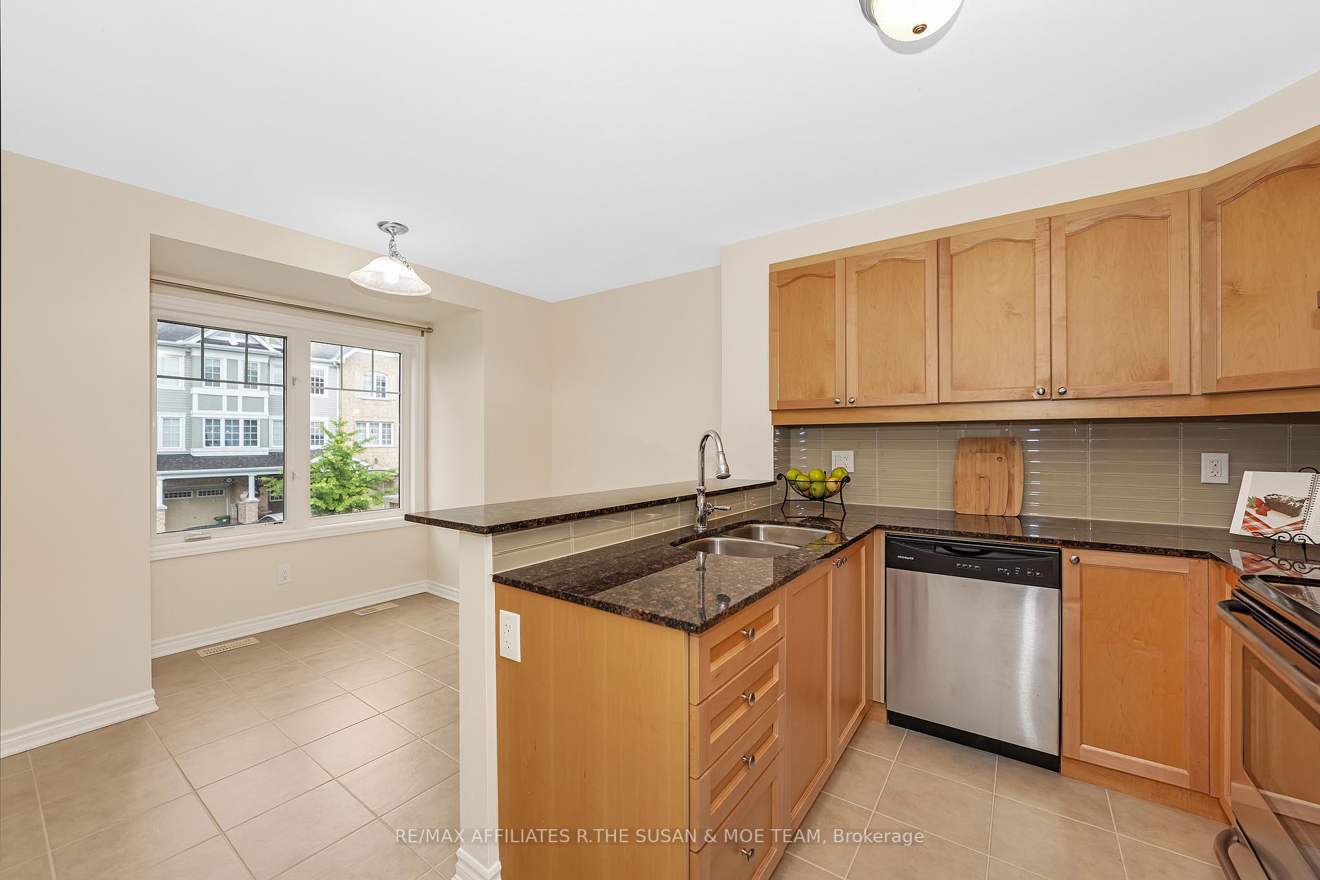 Photo 10 of 503 Coldwater Crescent, Ottawa, Kanata - Emerald Meadows/Trailwest — HOMEH
