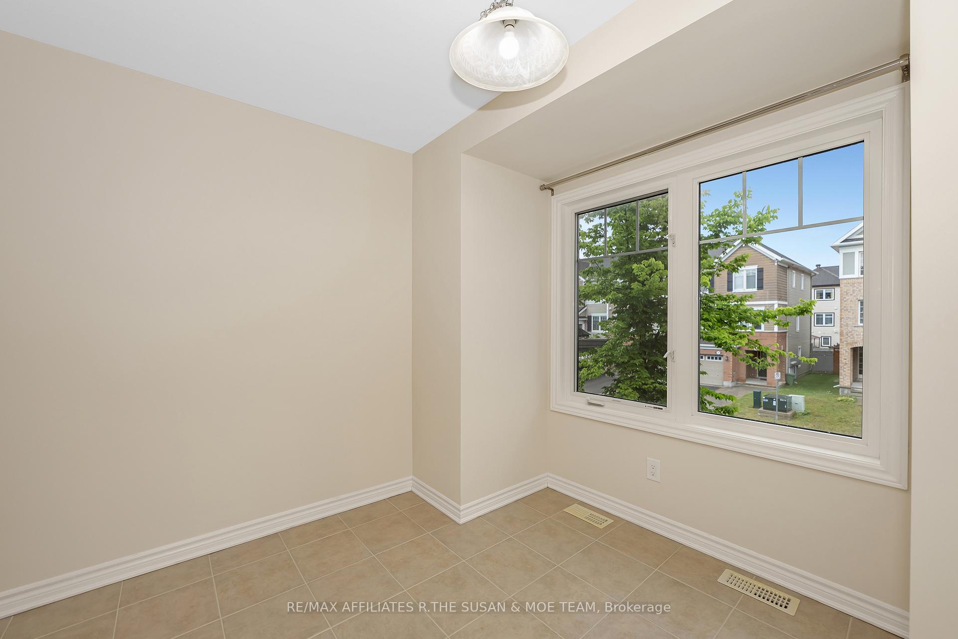 Photo 12 of 503 Coldwater Crescent, Ottawa, Kanata - Emerald Meadows/Trailwest — HOMEH