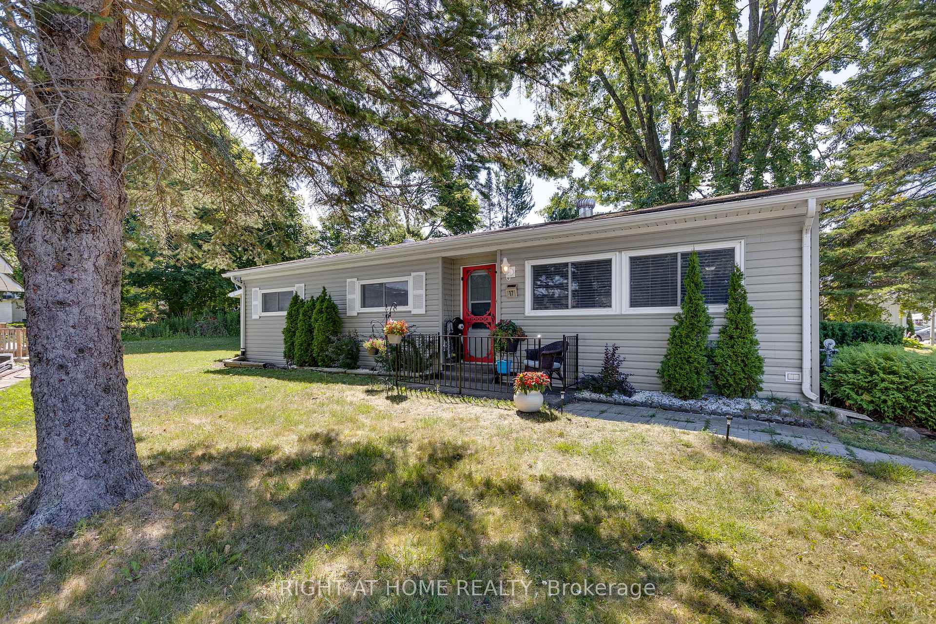 Photo 1 of 17 Weeping Willow Drive, Innisfil, Rural Innisfil — HOMEH