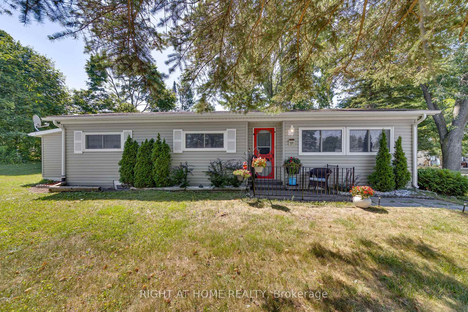 Photo 2 of 17 Weeping Willow Drive, Innisfil, Rural Innisfil — HOMEH