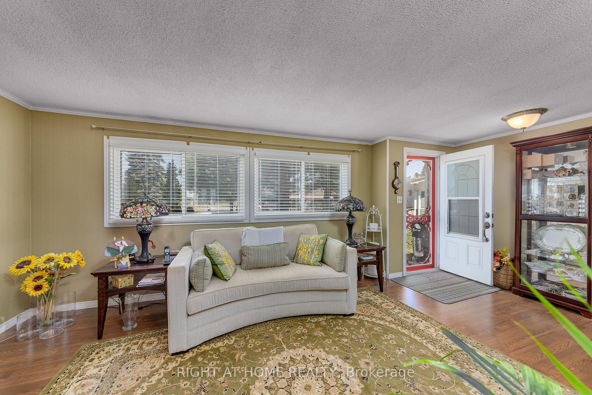 Photo 7 of 17 Weeping Willow Drive, Innisfil, Rural Innisfil — HOMEH