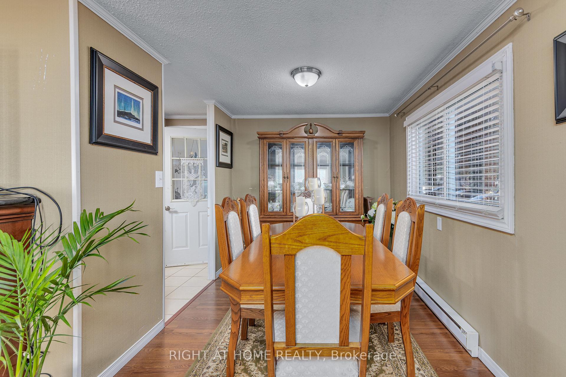 Photo 8 of 17 Weeping Willow Drive, Innisfil, Rural Innisfil — HOMEH
