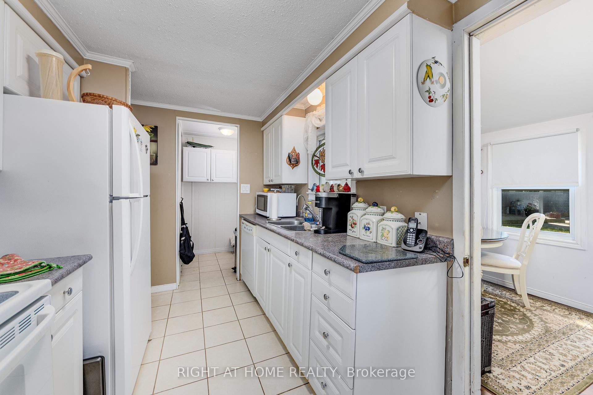Photo 9 of 17 Weeping Willow Drive, Innisfil, Rural Innisfil — HOMEH