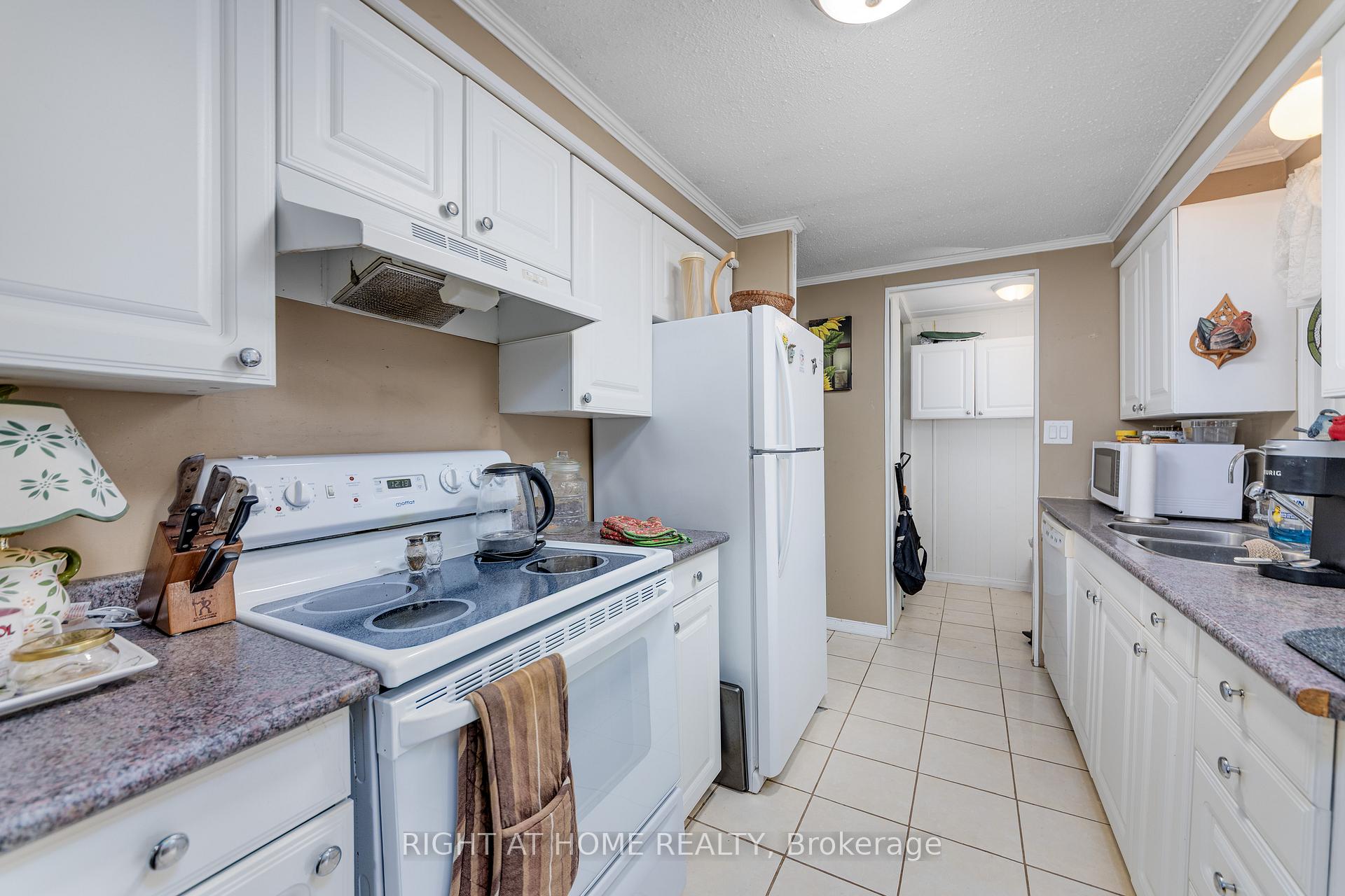 Photo 11 of 17 Weeping Willow Drive, Innisfil, Rural Innisfil — HOMEH