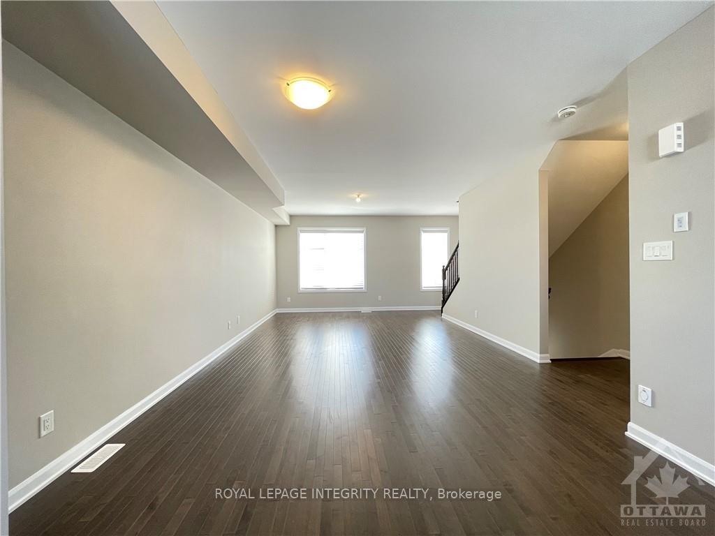 Photo 4 of 1067 Speedvale Court, Ottawa, Kanata - Kanata Lakes/Heritage Hills — HOMEH