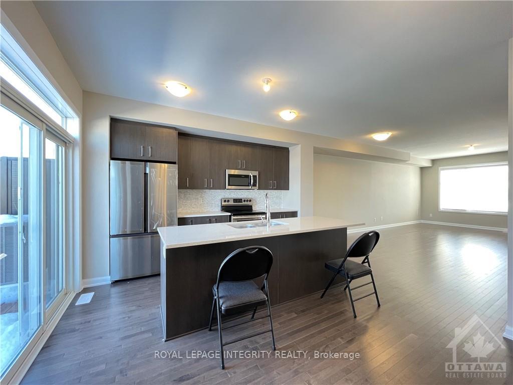 Photo 6 of 1067 Speedvale Court, Ottawa, Kanata - Kanata Lakes/Heritage Hills — HOMEH