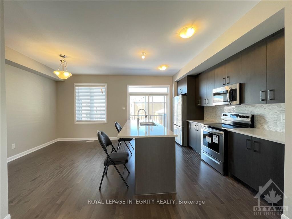 Photo 7 of 1067 Speedvale Court, Ottawa, Kanata - Kanata Lakes/Heritage Hills — HOMEH