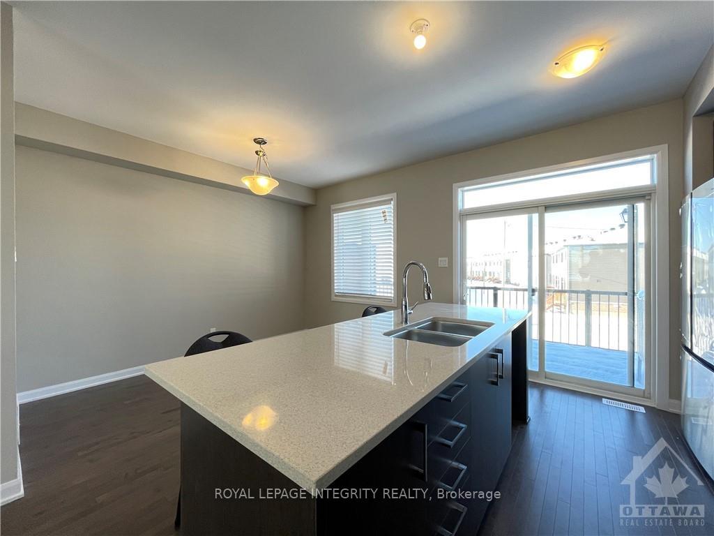 Photo 8 of 1067 Speedvale Court, Ottawa, Kanata - Kanata Lakes/Heritage Hills — HOMEH