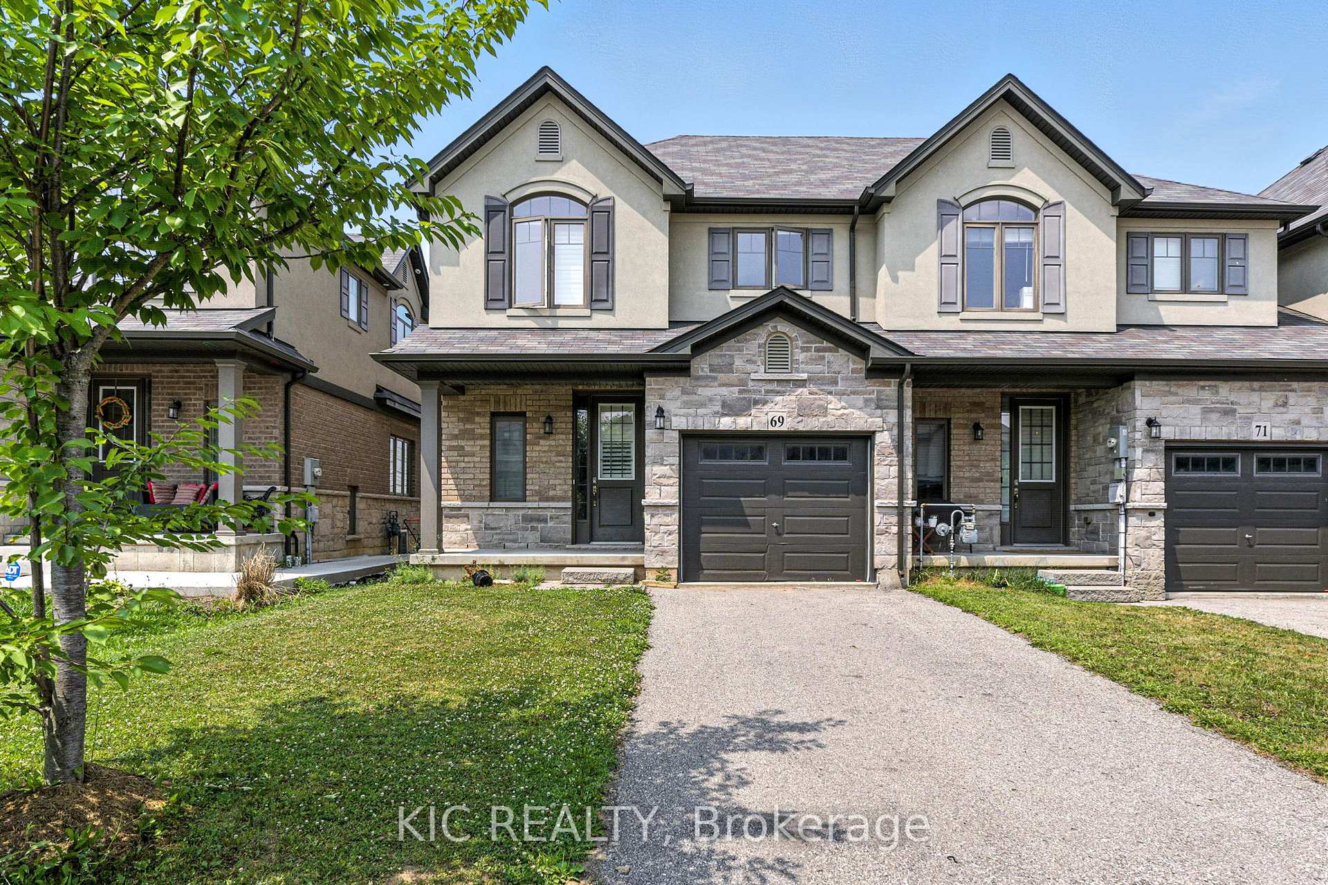Photo 2 of 69 Dodman Crescent, Hamilton, Ancaster — HOMEH