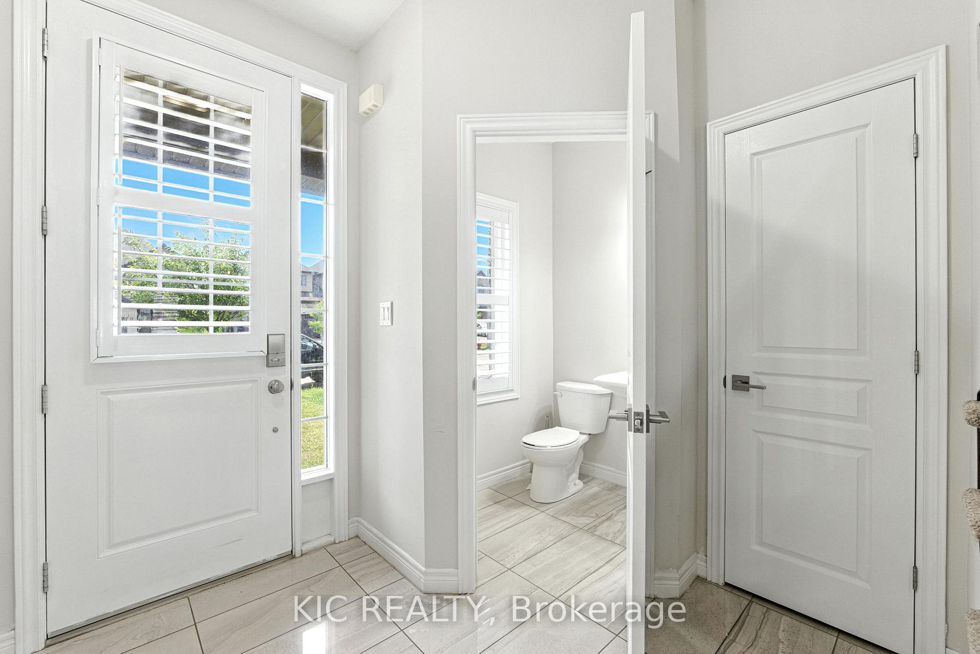 Photo 3 of 69 Dodman Crescent, Hamilton, Ancaster — HOMEH