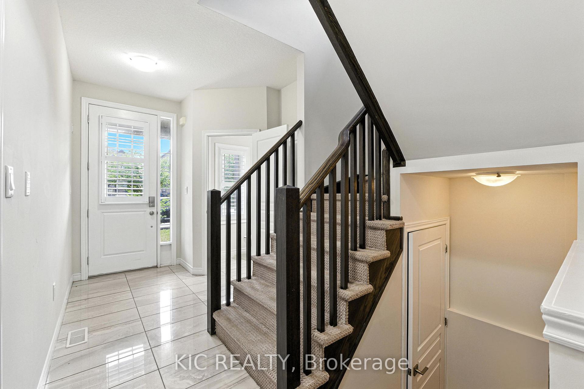 Photo 5 of 69 Dodman Crescent, Hamilton, Ancaster — HOMEH