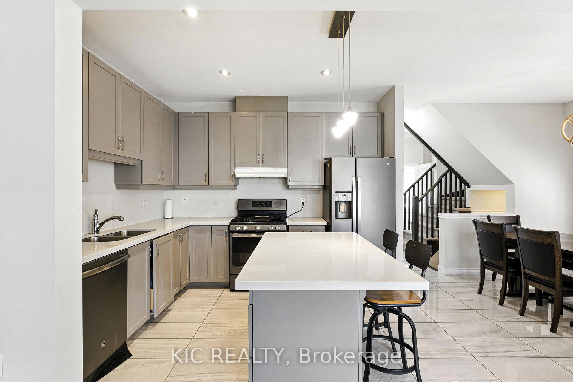Photo 7 of 69 Dodman Crescent, Hamilton, Ancaster — HOMEH