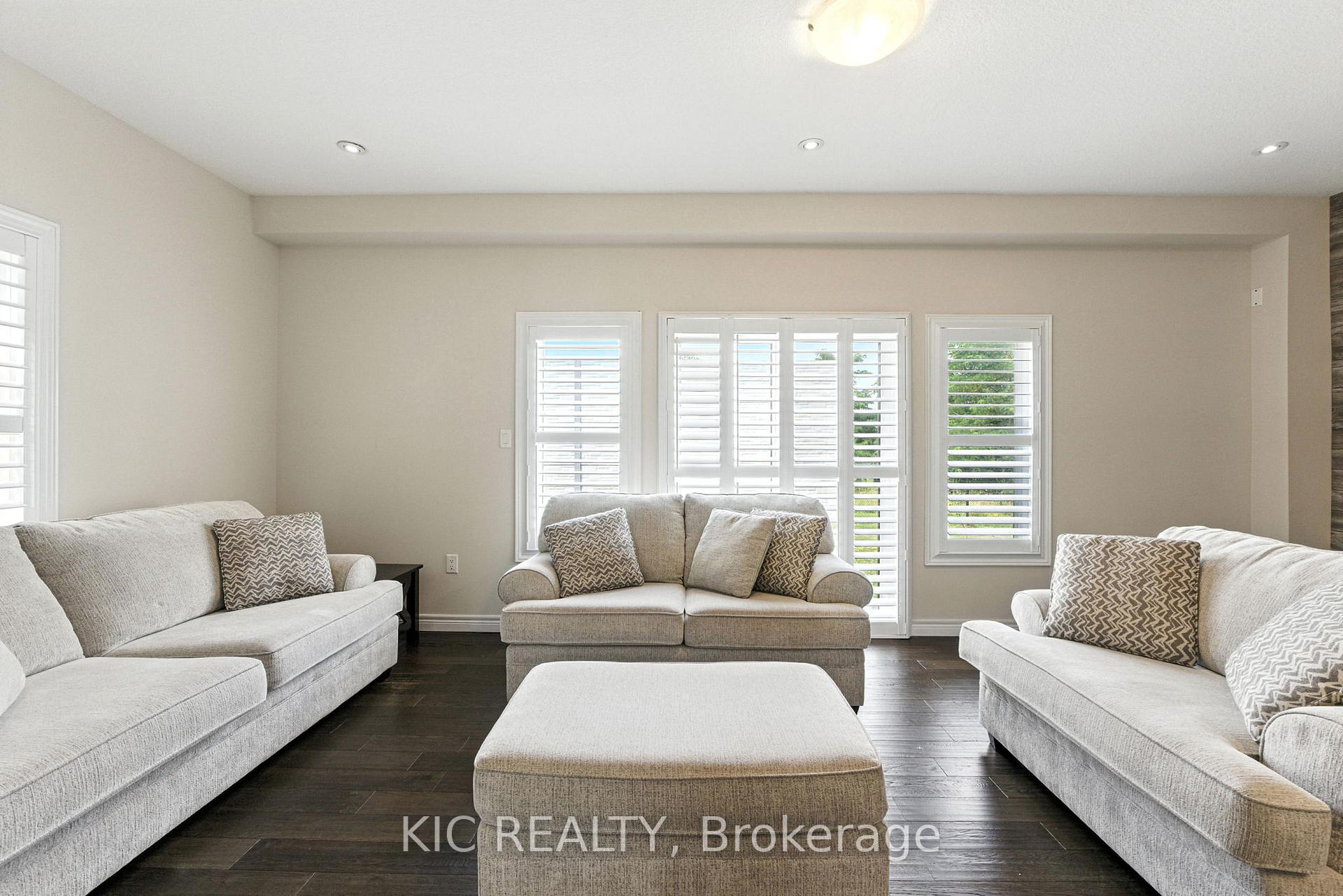 Photo 10 of 69 Dodman Crescent, Hamilton, Ancaster — HOMEH