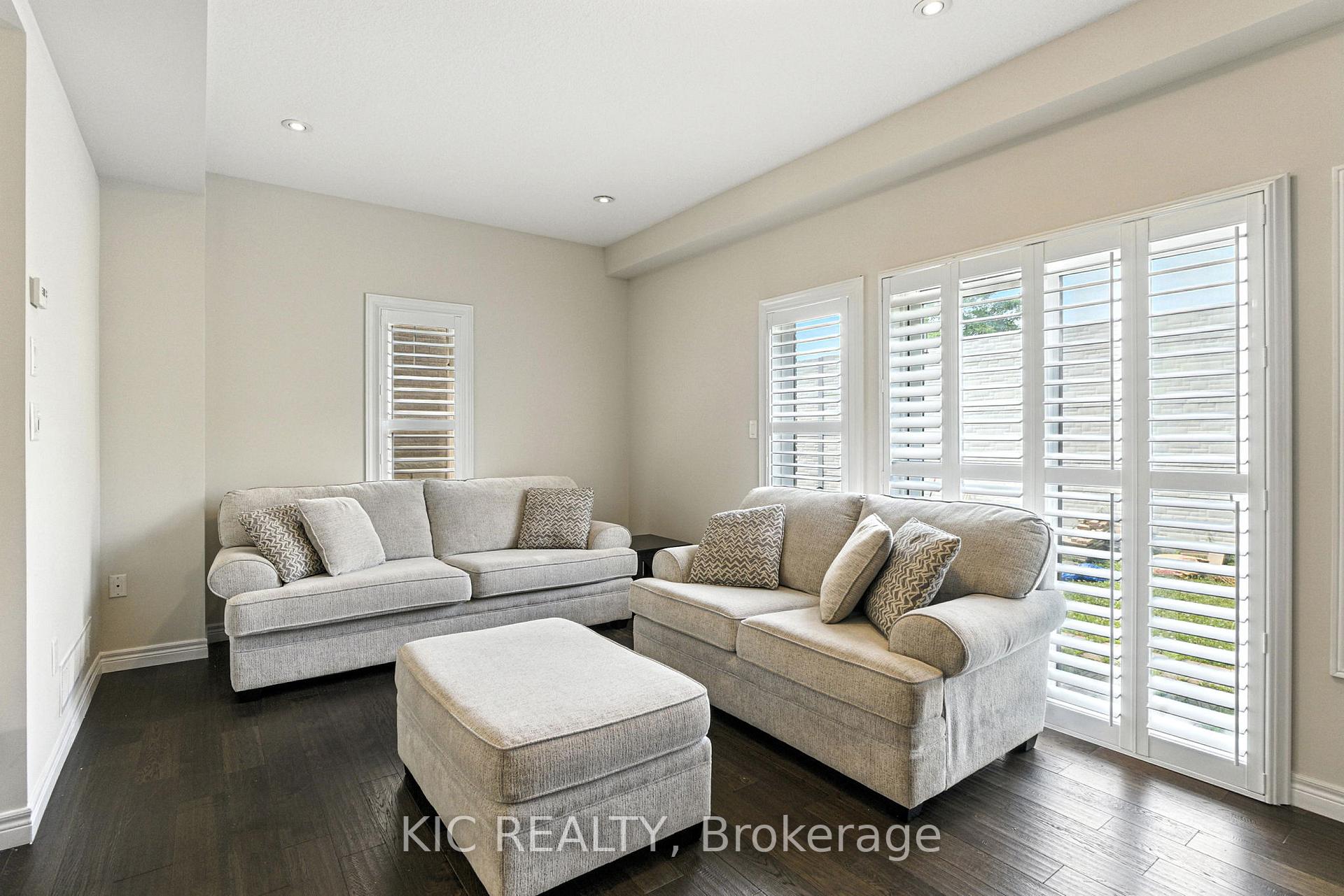 Photo 11 of 69 Dodman Crescent, Hamilton, Ancaster — HOMEH