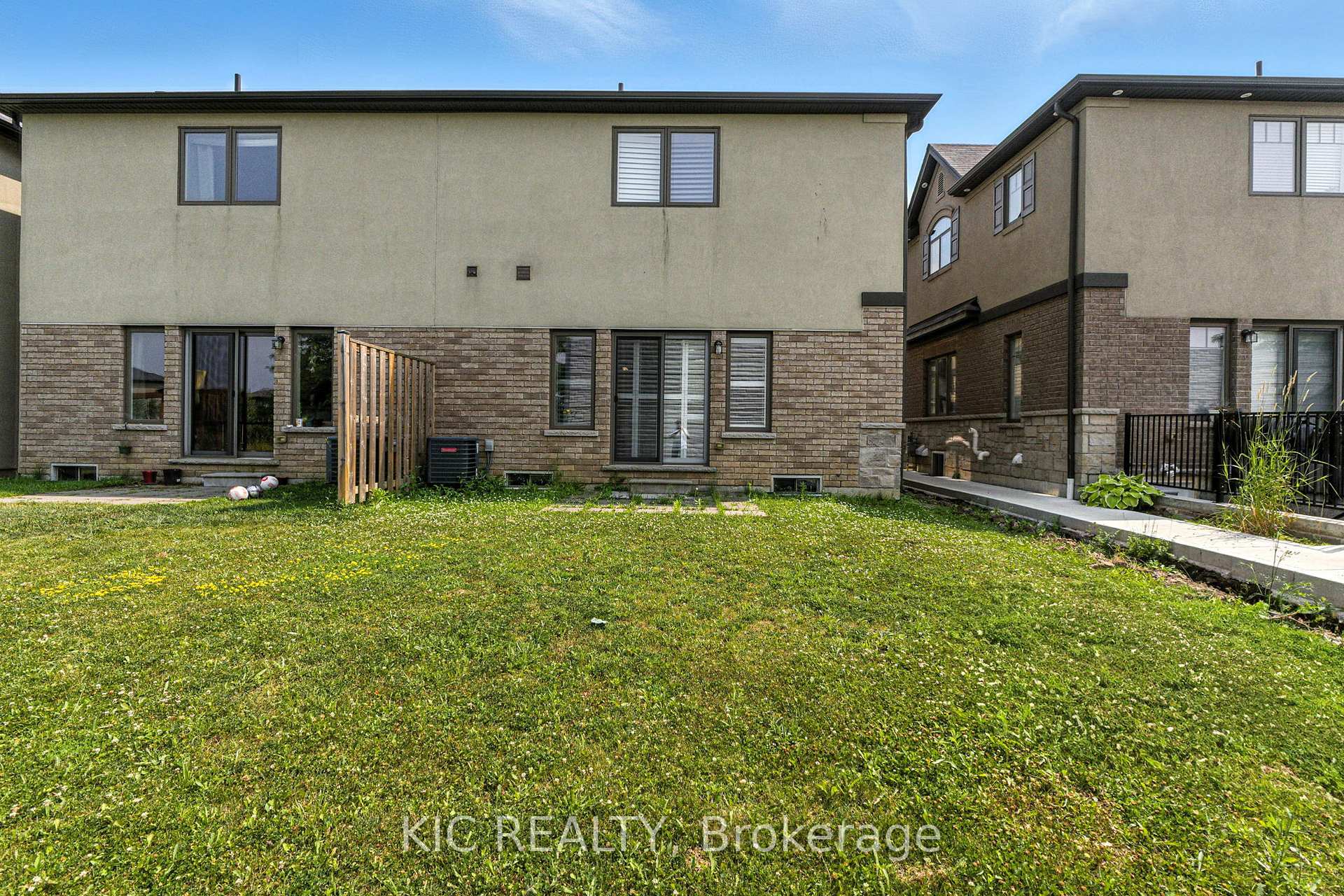 Photo 33 of 69 Dodman Crescent, Hamilton, Ancaster — HOMEH