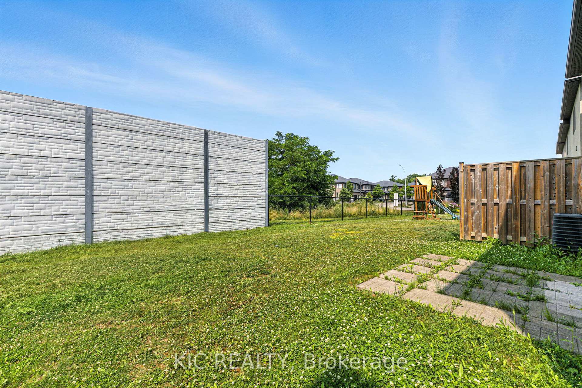 Photo 35 of 69 Dodman Crescent, Hamilton, Ancaster — HOMEH