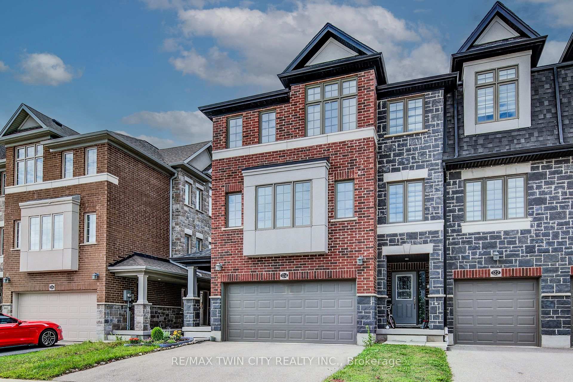 Photo 3 of 124 Ian Ormston Drive, Kitchener — HOMEH