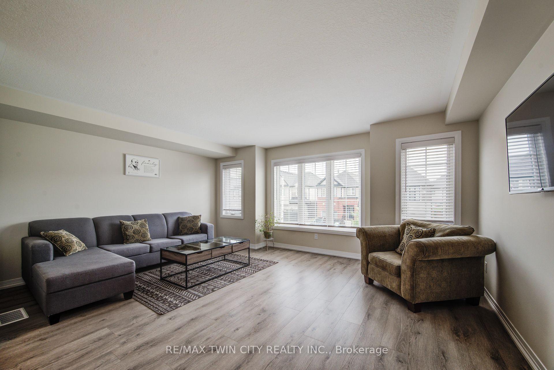 Photo 8 of 124 Ian Ormston Drive, Kitchener — HOMEH