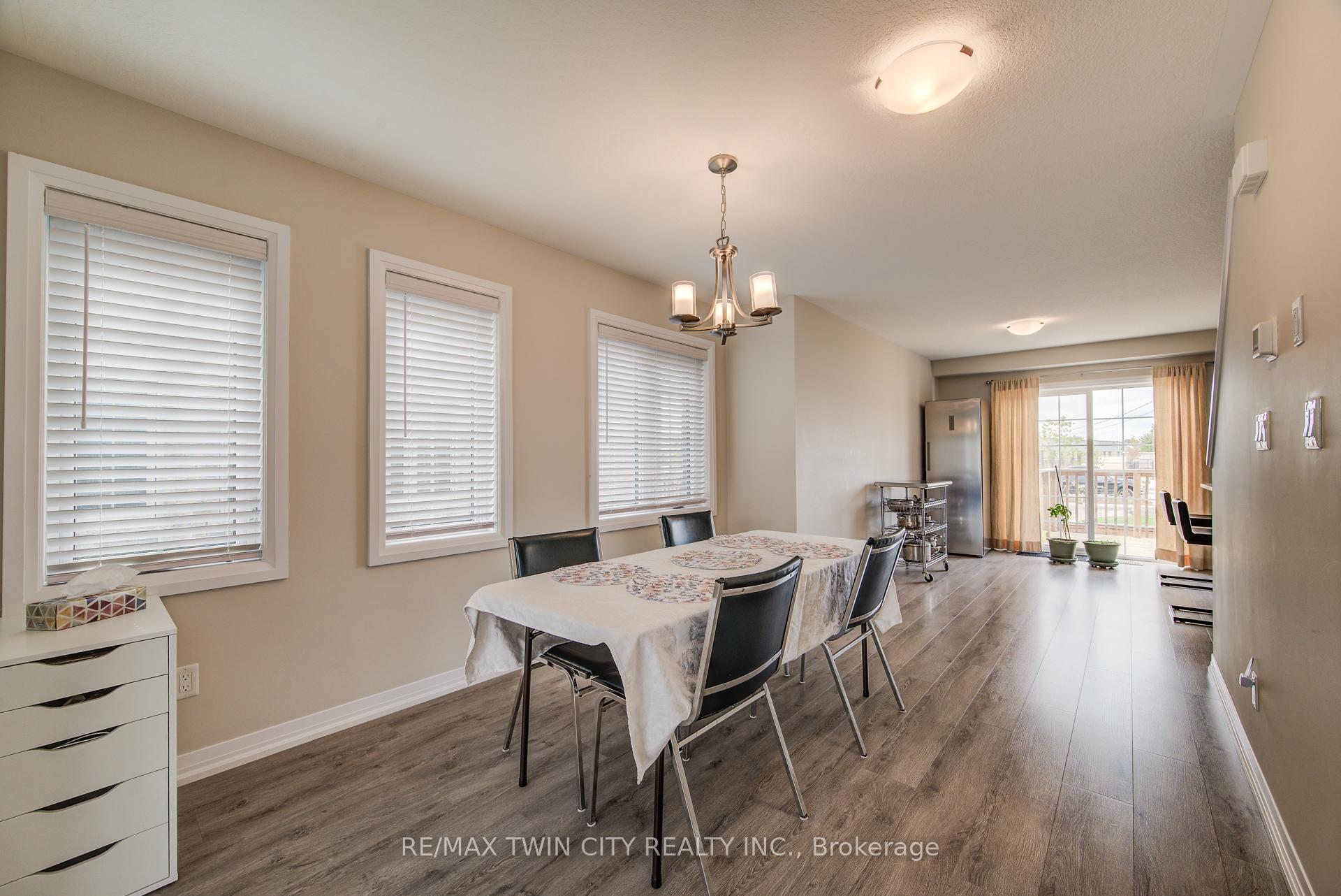 Photo 10 of 124 Ian Ormston Drive, Kitchener — HOMEH