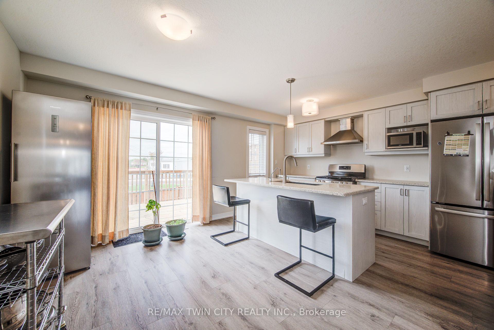 Photo 11 of 124 Ian Ormston Drive, Kitchener — HOMEH