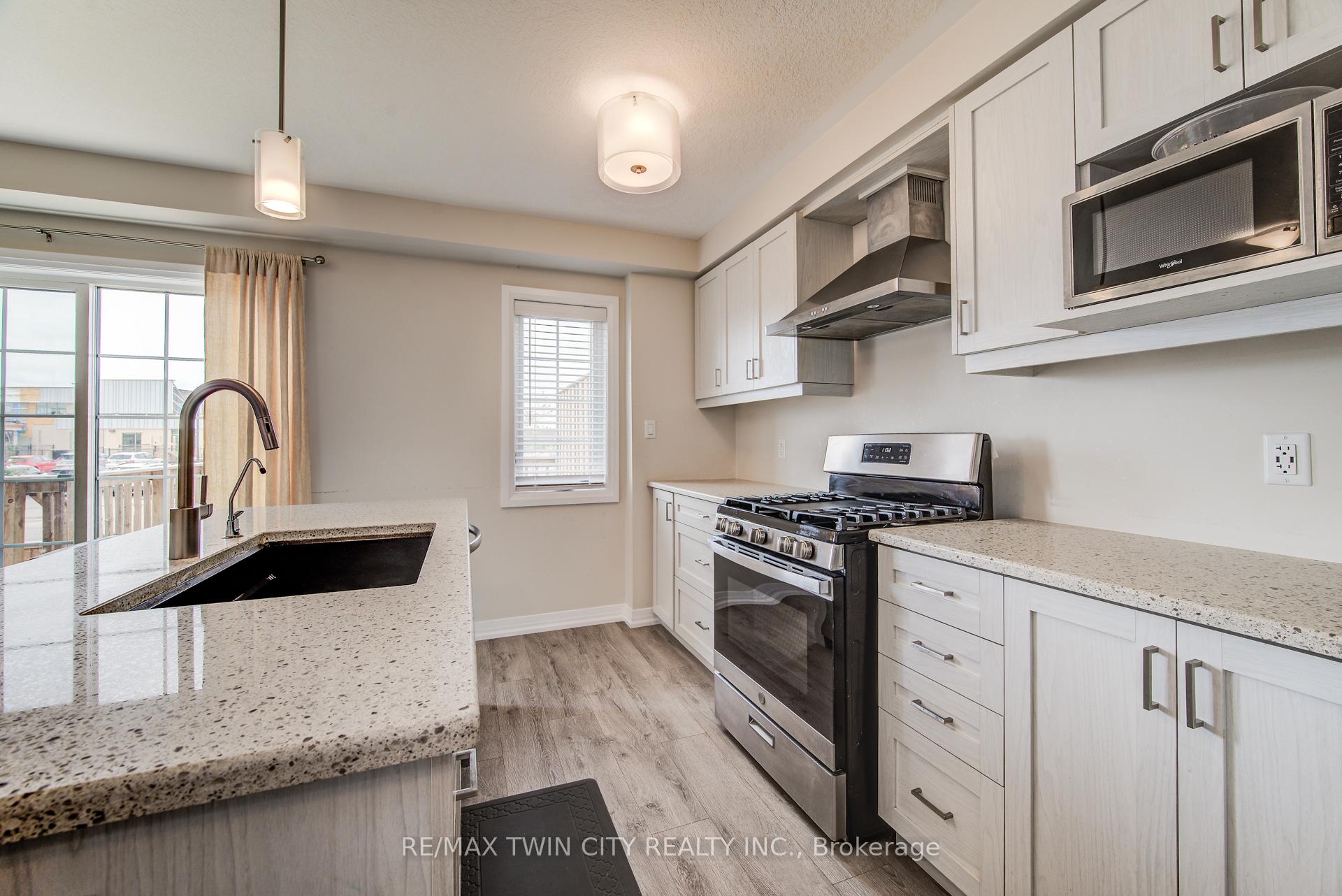 Photo 13 of 124 Ian Ormston Drive, Kitchener — HOMEH
