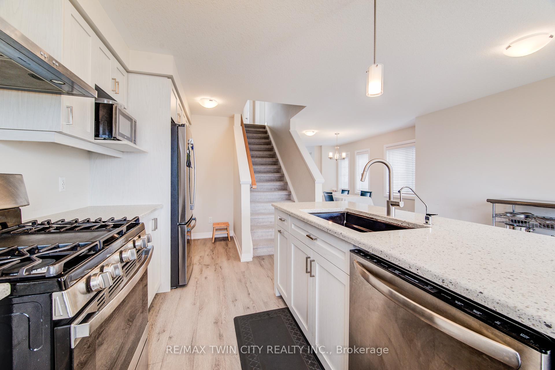 Photo 14 of 124 Ian Ormston Drive, Kitchener — HOMEH
