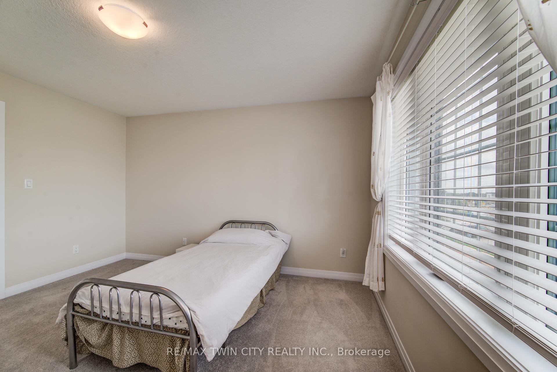 Photo 22 of 124 Ian Ormston Drive, Kitchener — HOMEH