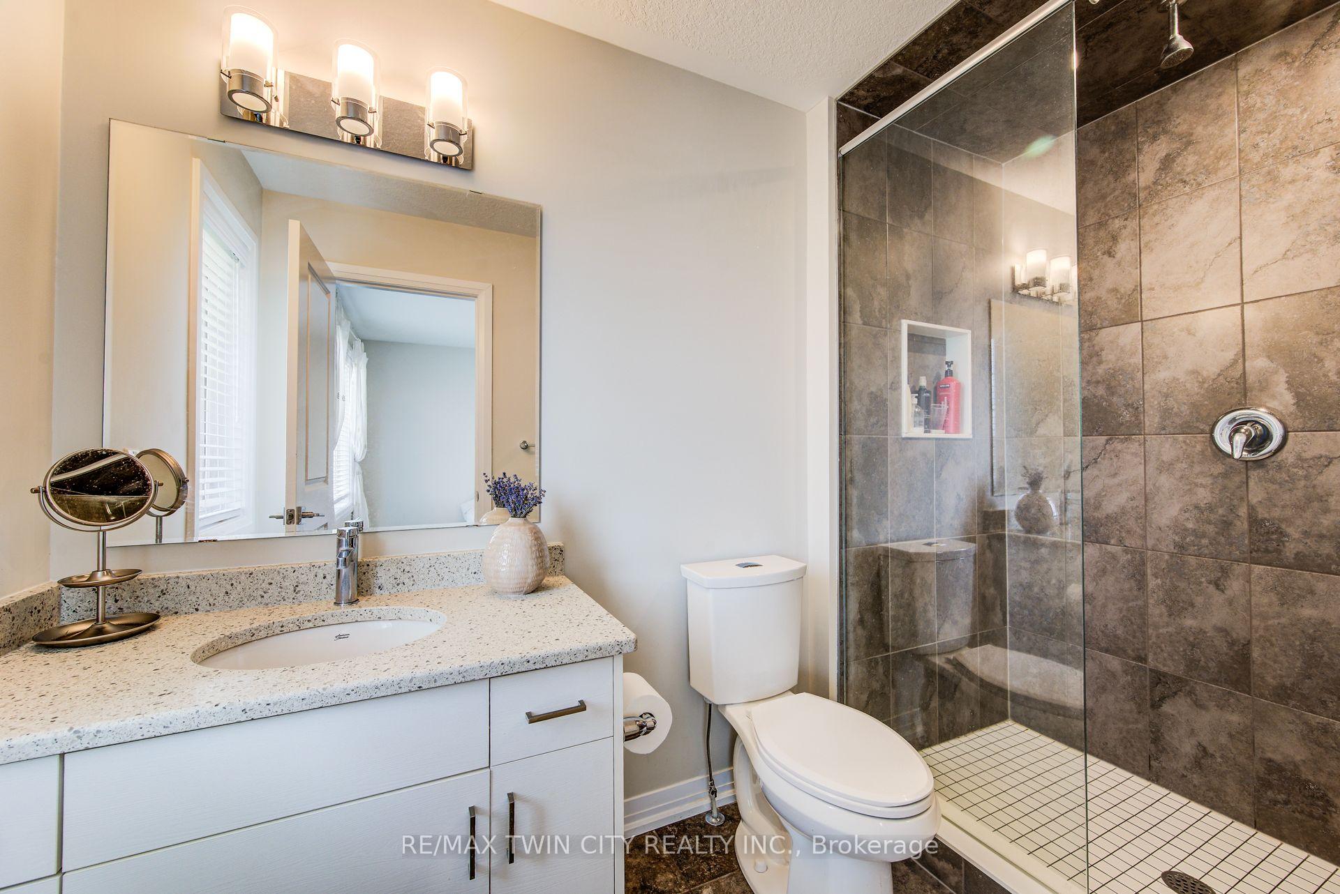 Photo 23 of 124 Ian Ormston Drive, Kitchener — HOMEH