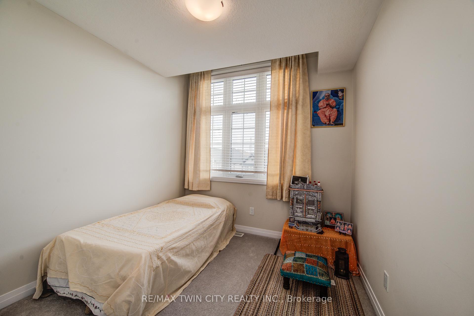 Photo 25 of 124 Ian Ormston Drive, Kitchener — HOMEH