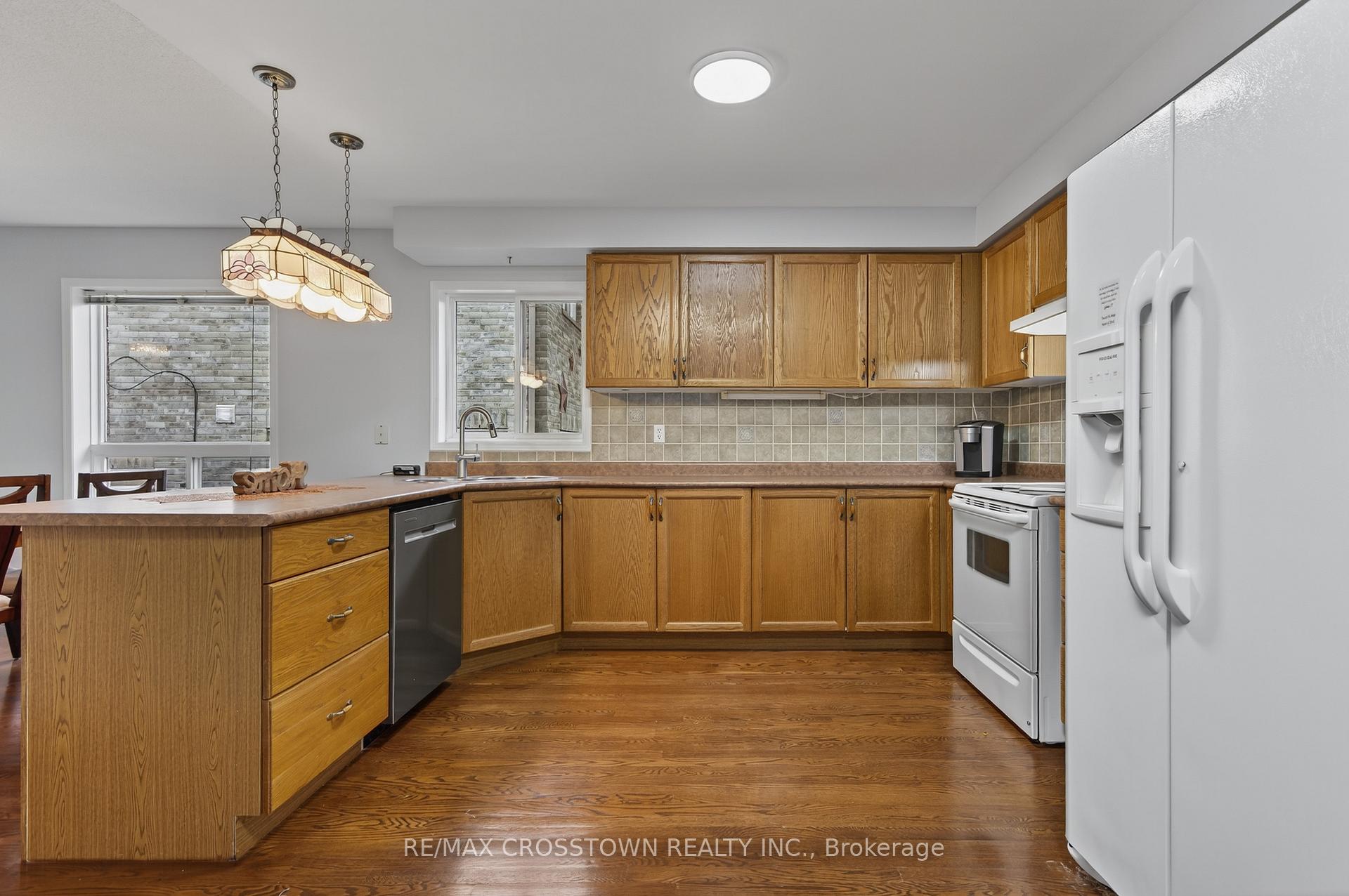 Photo 6 of 1258 Vincent Crescent, Innisfil, Alcona — HOMEH