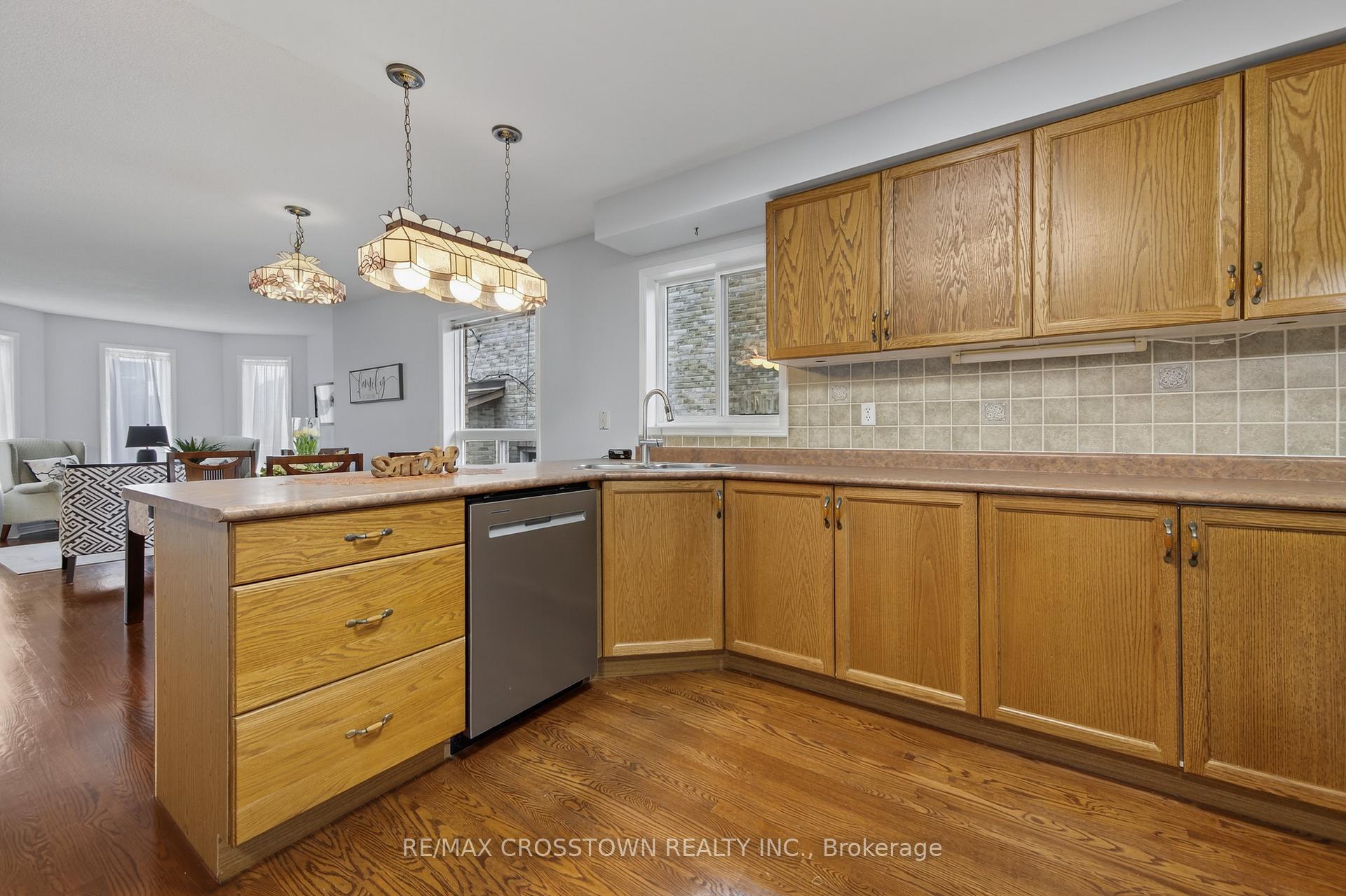 Photo 7 of 1258 Vincent Crescent, Innisfil, Alcona — HOMEH