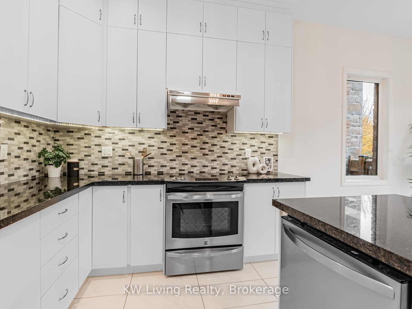 Photo 6 of 37 Jeffrey Nihda Crescent, Markham, Greensborough — HOMEH