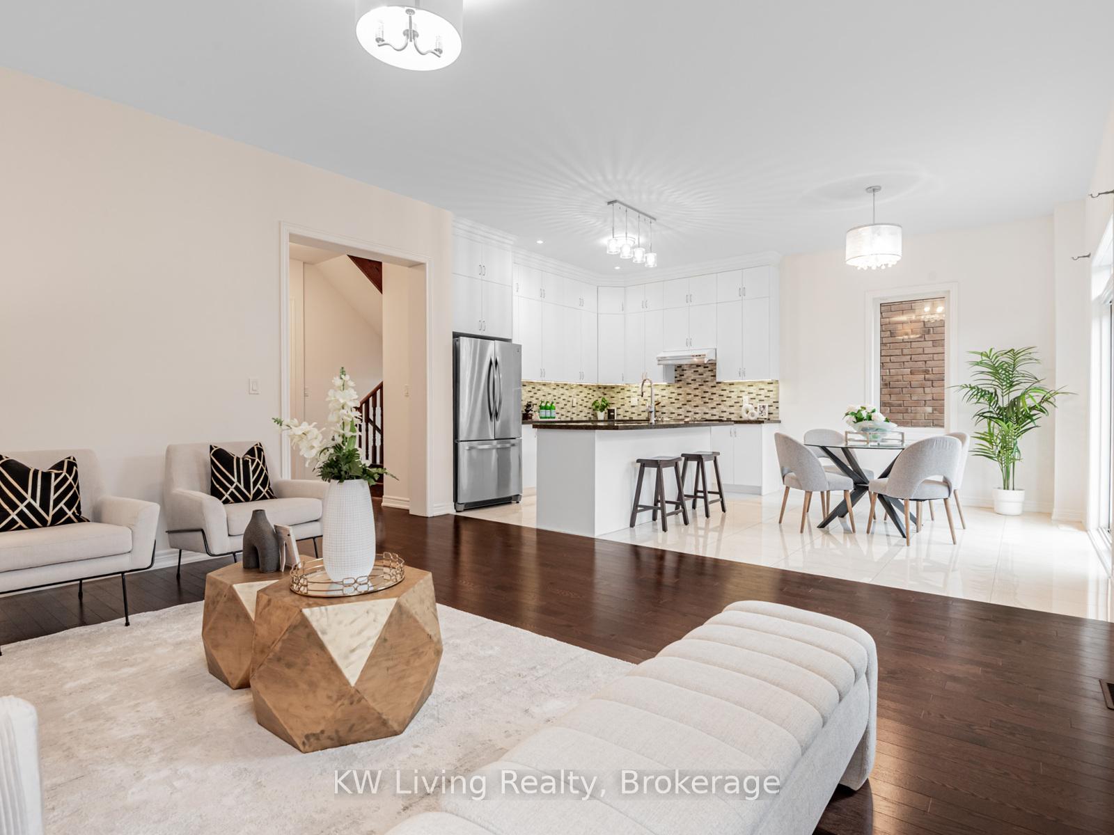 Photo 9 of 37 Jeffrey Nihda Crescent, Markham, Greensborough — HOMEH