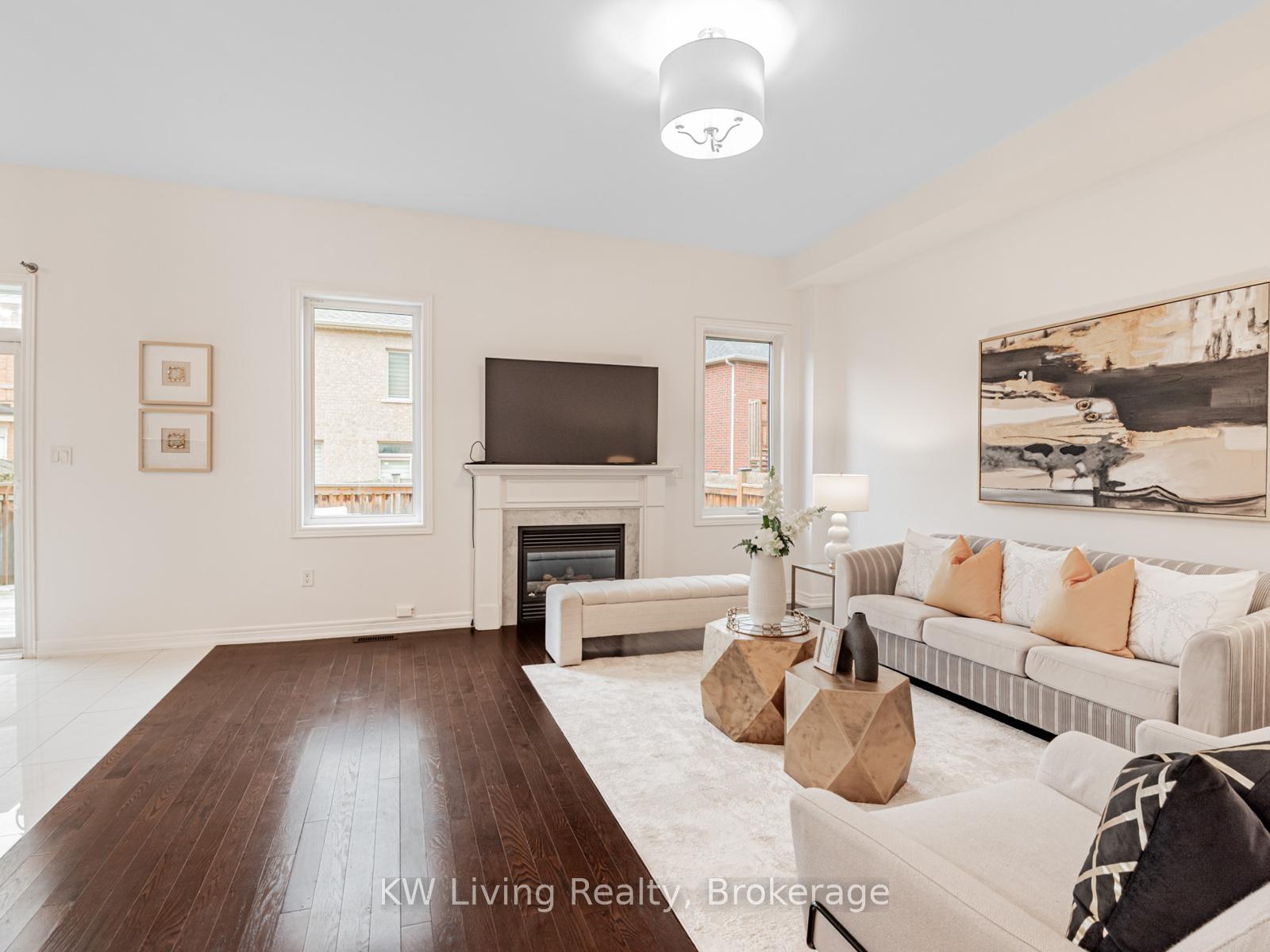 Photo 11 of 37 Jeffrey Nihda Crescent, Markham, Greensborough — HOMEH