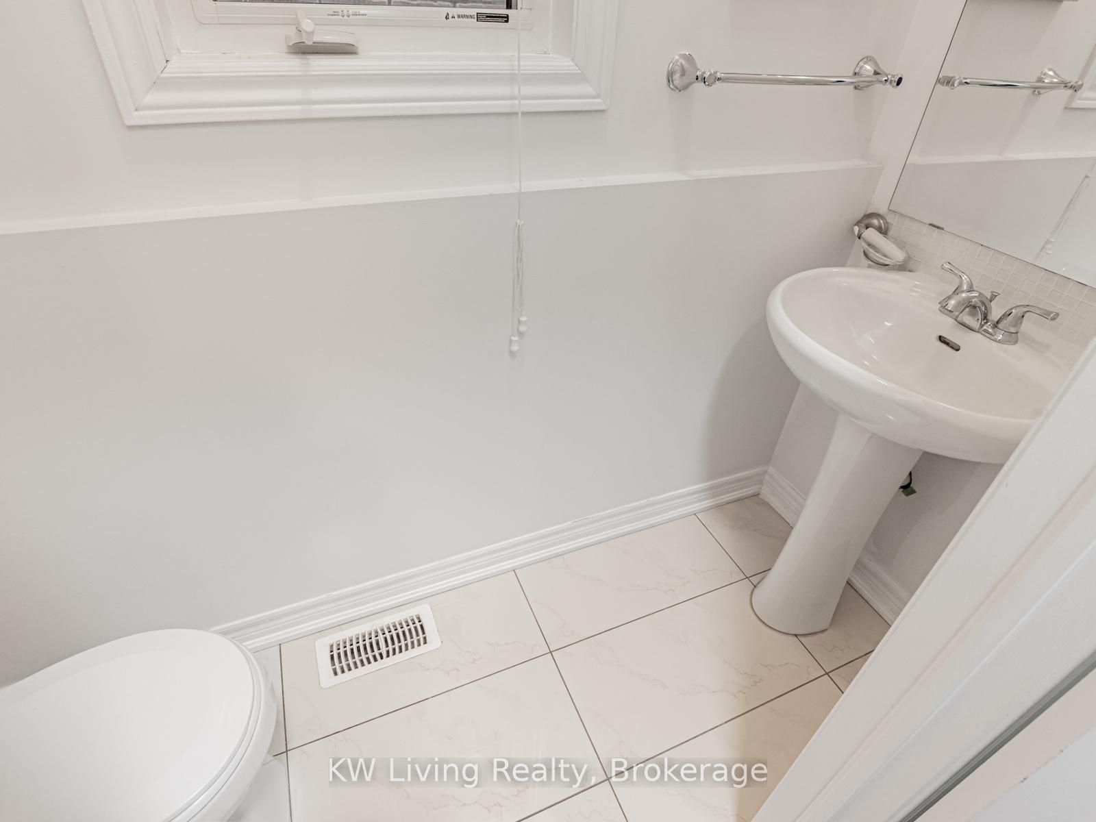 Photo 15 of 37 Jeffrey Nihda Crescent, Markham, Greensborough — HOMEH